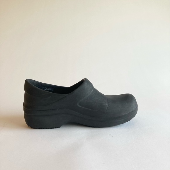 Crocs Comfort Black Rubber Clogs size 7 - Picture 7 of 16
